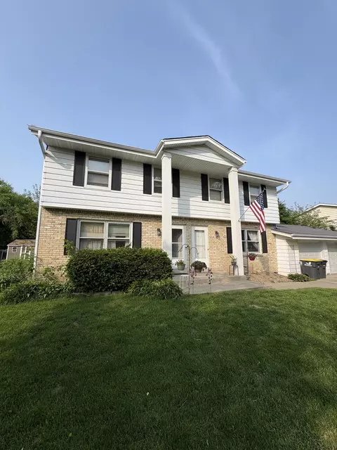 2712 Woodridge, Waukesha, WI 53188