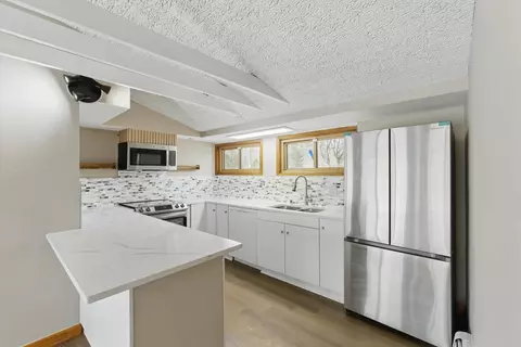 1625 W Green Tree, Glendale, WI 53209