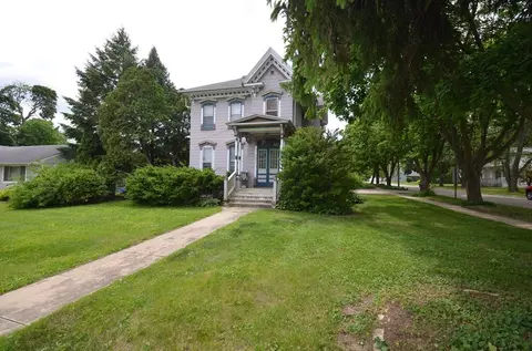 727 W W Ctr, Whitewater, WI 53190
