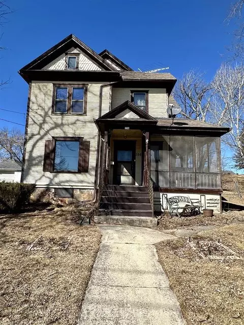 156 S Main, Fall River, WI 53932