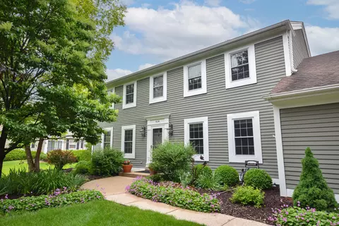 614 Park Crst, Thiensville, WI 53092