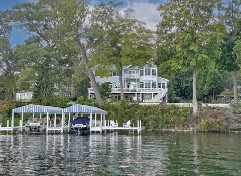 132 Conference Pt, Williams Bay, WI 53191