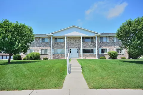 10464 W Whitnall Edge #203, Franklin, WI 53132