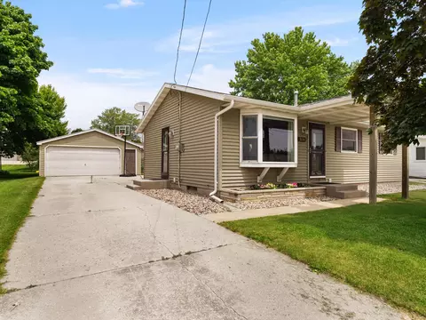 328 W Wilson, Valders, WI 54245