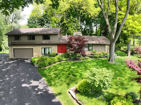 1335 Pineview, Brookfield, WI 53045
