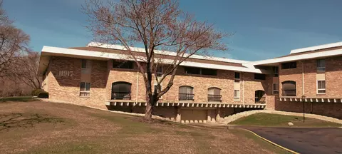 11917 W Appleton #14, Milwaukee, WI 53224
