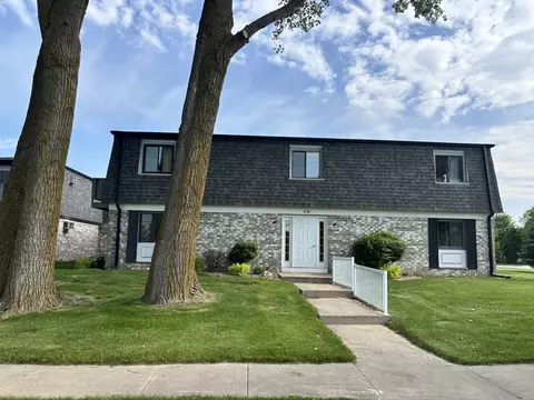 1712 Creek #202, West Bend, WI 53090