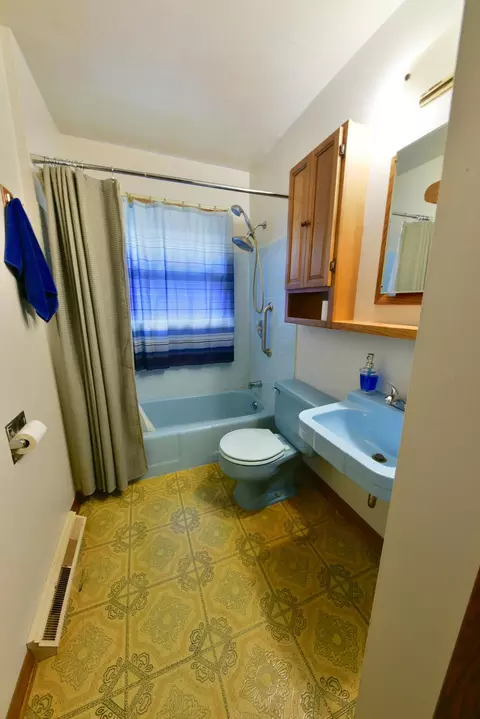 5332 W W Ml #5332A, Milwaukee, WI 53218
