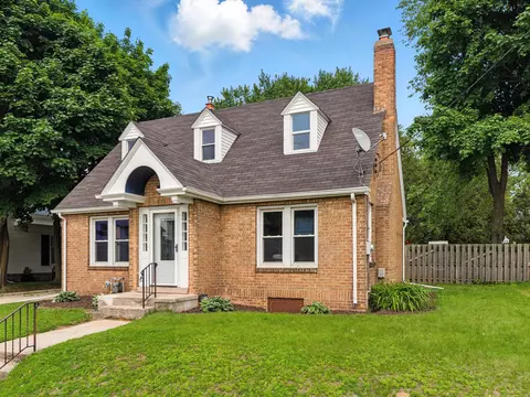 821 N 6th, Manitowoc, WI 54220