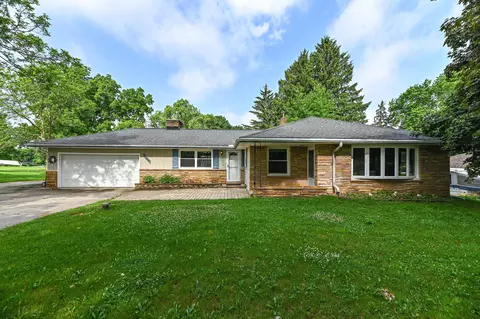 1545 S Johnson, New Berlin, WI 53146