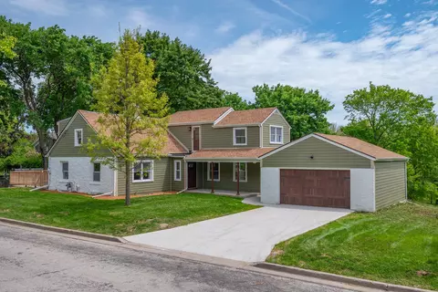 1120 N 124th, Wauwatosa, WI 53226