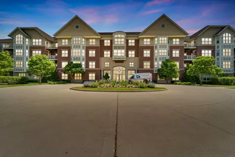 4120 S S Lk #361, Saint Francis, WI 53235