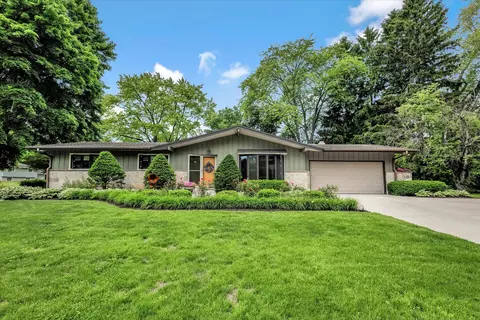 2105 Mt Kisco, Elm Grove, WI 53122