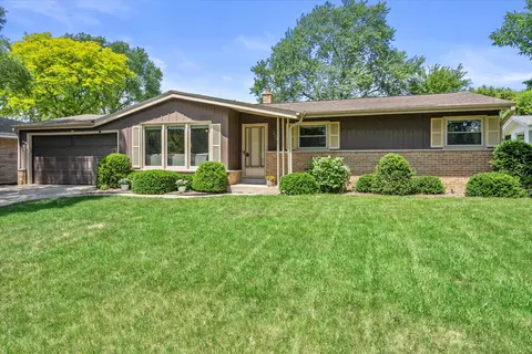 10822 W Derby, Wauwatosa, WI 53225
