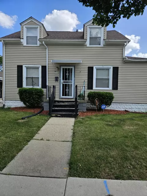 4123 W Fairmount, Milwaukee, WI 53209