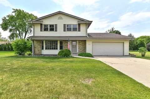 15445 W Kingsway, New Berlin, WI 53151