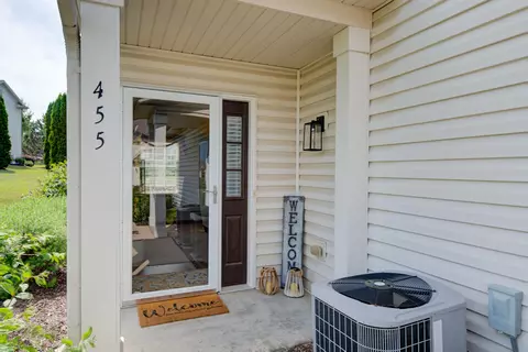 455 Cedar #410-2, Slinger, WI 53086