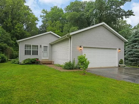 8300 Fishman, Burlington, WI 53105