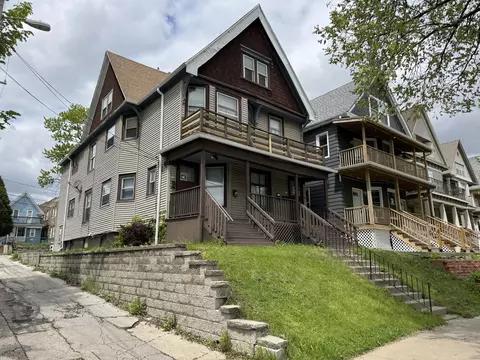 813 S 28th, Milwaukee, WI 53215