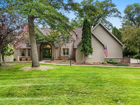 1494 Parkway, Ashwaubenon, WI 54304