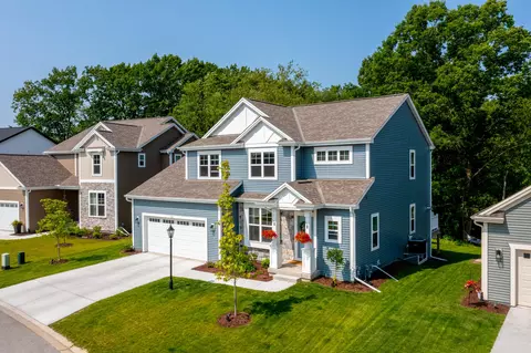 309 Paradise, Hartland, WI 53029