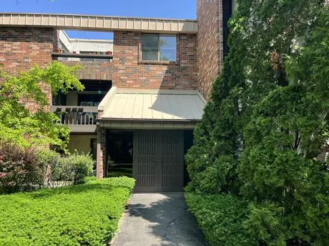 2200 W Good Hope #115, Glendale, WI 53209