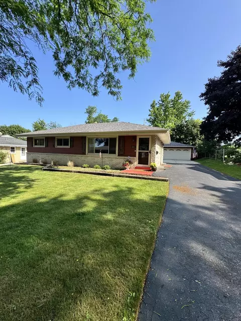 448 Baird, Waukesha, WI 53189