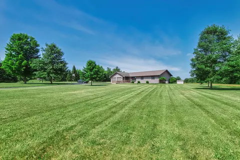 n1751 North Daisy Drive, Bloomfield, WI 53128