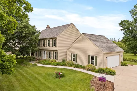 10800 N Norway, Mequon, WI 53092