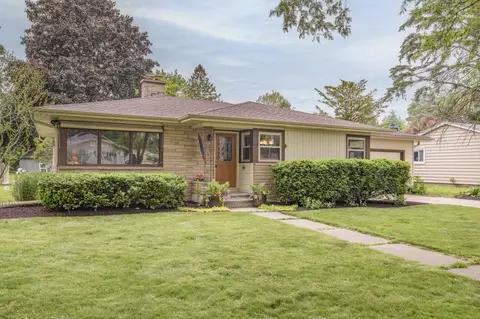 810 N Bel Ayr, Waukesha, WI 53188