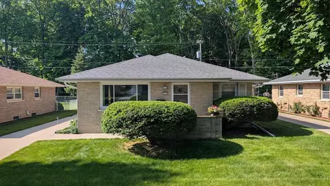 3235 E Denton, Saint Francis, WI 53235