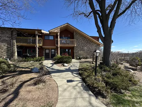 1617 Dover #15, Waukesha, WI 53186