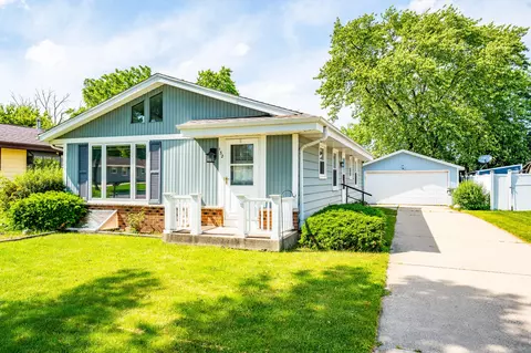 152 W Goldleaf, Milwaukee, WI 53207