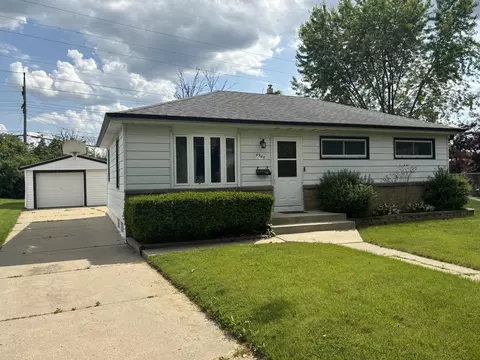 4945 W Tesch, Milwaukee, WI 53220