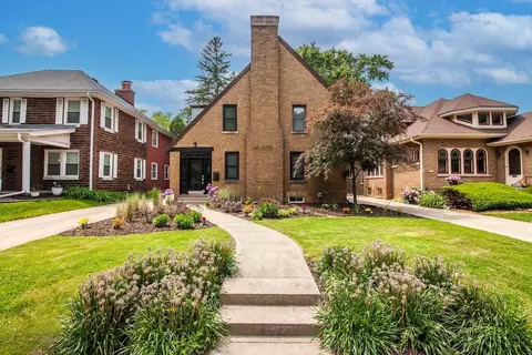 1853 N 83rd, Wauwatosa, WI 53213