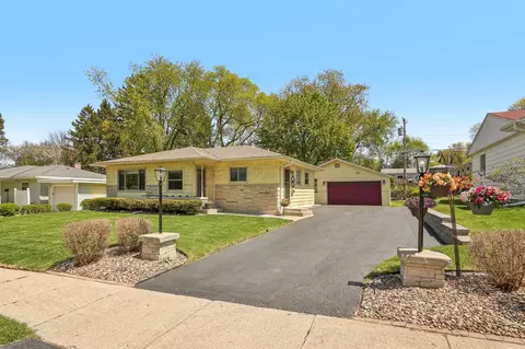 2107 Glenwall, Waukesha, WI 53188