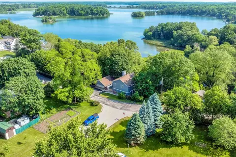 1012 N Breens Bay, Summit, WI 53066