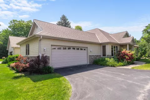 7062 S Fieldstone, Franklin, WI 53132