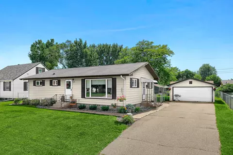 533 Sand Lk, Onalaska, WI 54650