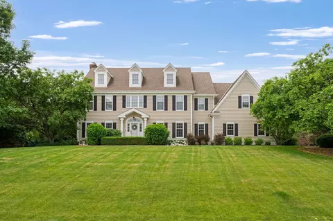 207 E Laurel, Delafield, WI 53018