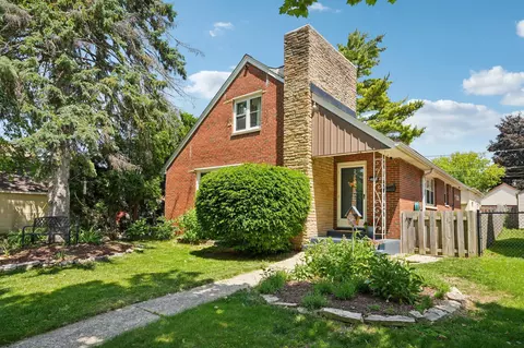 3620 S Brust, Milwaukee, WI 53207