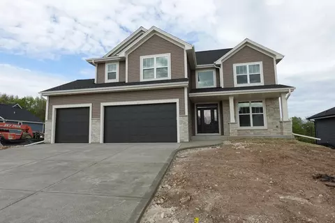 511 Woodside, West Bend, WI 53095
