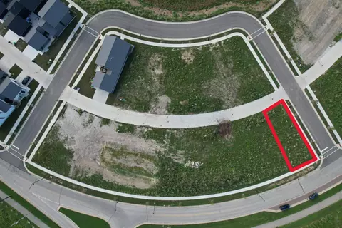 9449 E Lake Vis #4001, Oak Creek, WI 53154