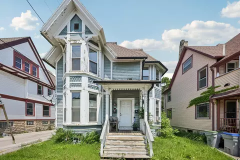 116 W North, Milwaukee, WI 53212