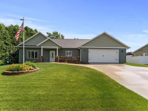 4821 W Custer, Manitowoc, WI 54220