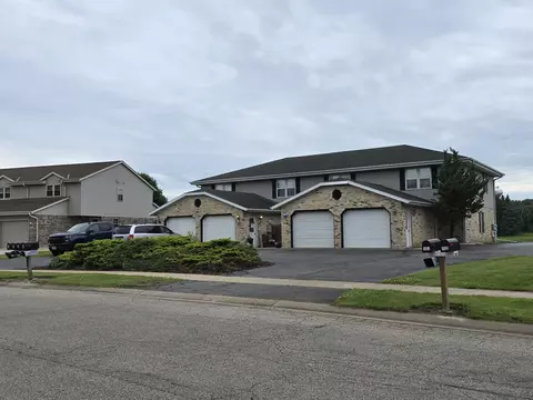 141 Glen Hl, Slinger, WI 53086