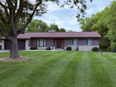 19330 W Hillcrest, New Berlin, WI 53146