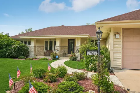 3426 W Links, Franklin, WI 53132