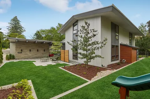 6012 N N Lk, Whitefish Bay, WI 53217