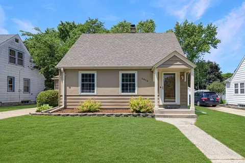 2813 S 84th, West Allis, WI 53227